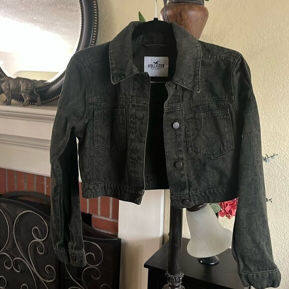 Hollister Green Jean Jacket with Cropped Style and Denim Material - Picture 1 of 4
